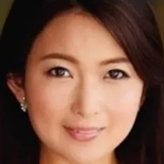 一色桃子