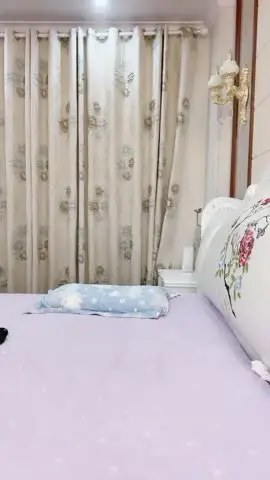 超甜美良家少妇型!性感睡衣喜欢玩诱惑!吊带黑丝美腿,翘起猛扣骚逼,太骚了看的观众流鼻血 new