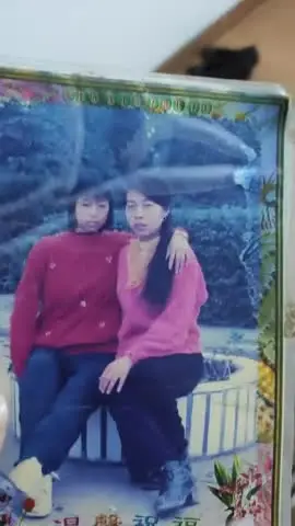 2021-12-5 专搞良家熟女人妻骚女，翘起双腿舔逼，你老公有这样给你舔吗，双腿肩上扛，大力爆插后入还问爽不爽 new