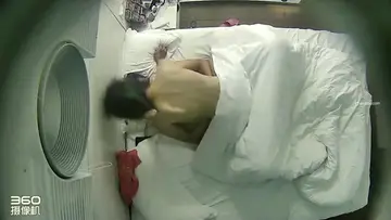 主題酒店大白床房拍攝到的一對熱戀小情侶開房愛愛 上位騎乘側插爽的欲仙欲死 露臉高清 new