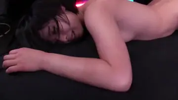 女友在我刚刚来到她家就开始脱了 new