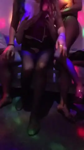 约了南宁一少妇，意外收获双飞，这两姐妹实在太骚啦，豹纹大奶熟女：猛一点猛一点老公哦哦哦。另一女：操死一个算一个，用力！ new