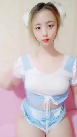 金发白嫩小姐姐！长相甜美乖巧！撩起女仆短裙无毛骚穴，跳蛋塞入震动，掰穴假屌深插 new