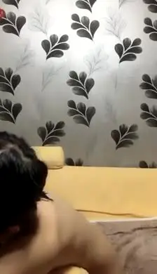 顏值不錯貧乳萌妹子現場直播與兩老鐵粉絲玩3P遊戲_前後壹起玩再扣逼自慰_太刺激了 new