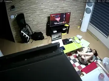 《精装 福利》百姓民居摄像头入侵真实偸拍整理集136V，亮点多多，把媳妇按在沙发上啪啪干进出都能看见爽歪歪啊~合集~6 21美女 new