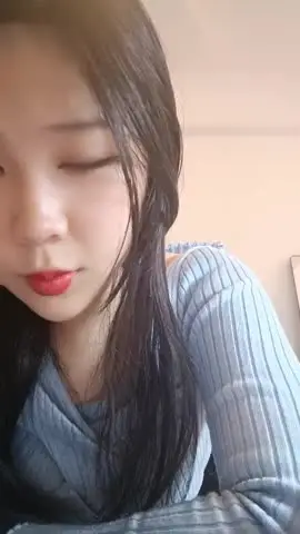 韩系网红女神刚下海！送礼物全裸自慰收费房！从下往上视角揉搓骚穴，掰开看菊花，扭腰摆臀 new