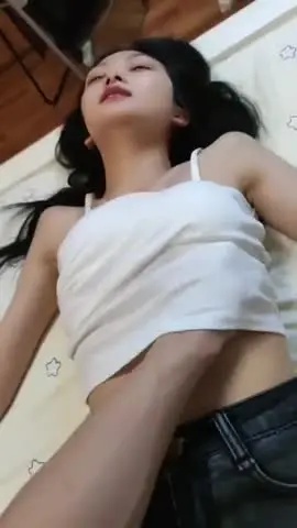大二学舞蹈贫乳颜值美女诱惑啪啪,手伸进内衣摸奶子很听话,开档内裤掰穴特写第一视角插入,操完自己用跳蛋自慰 new