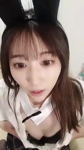 KU【初音美玲】重金邀请知名女优，粉丝圆梦之夜，22岁极品美女，诱人美穴淫水真多 new