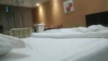 小伙終于把幼師院校網聊了很久的漂亮小美女約到公寓啪啪顏值高奶子大身材勻稱不願意在沙發上操 new