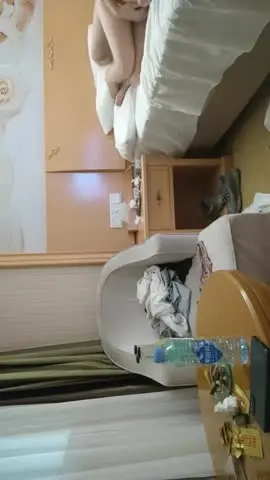 2021 12 17,【换妻探花】,30岁气质文员,第二炮夫妻淫乱继续,跟老公边舌吻,边岔开腿让陌生男人暴插,精彩香艳 new