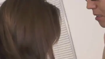 隔壁淫骚少妇老公出差和邻居三哥在厨房站着干还一边和老公打电话A new
