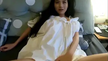高顏值亚籍学生妹与洋男友住所性愛. new