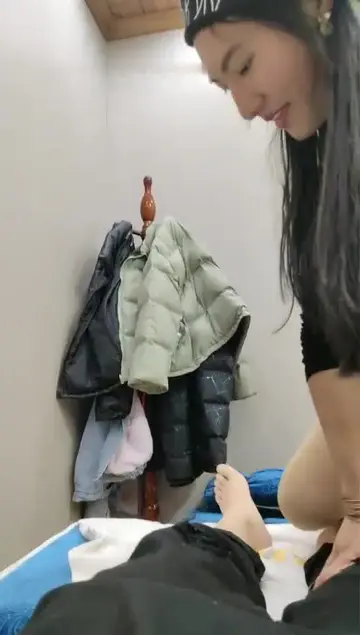 大陆剧情巨乳妹特约性按摩师全裸推油扣穴无套爆操 new