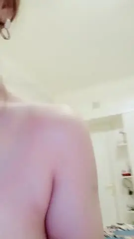 极品长腿大奶肥穴网红美女小姐姐,水晶棒假屌轮流插无毛小穴,黑丝高跟鞋翘起双腿,特写假屌爆插高潮娇喘 new