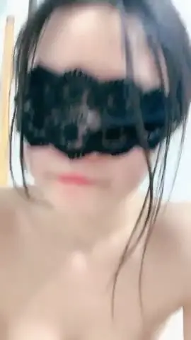 大鸡巴撑爆她的小嘴,边舔边流水,淫声荡语不断给大哥乳交大鸡巴,骚逼淫水泛滥无套抽插浪叫不断精彩别错过 new