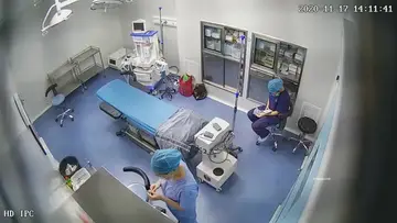 【全網首發】【破解攝像頭】整形醫院隆胸抽脂全身麻醉,任人擺布,亮點:明星氣質高顏值小姐姐,真是極品 精彩絕對引爆妳的眼球~高清原版 new