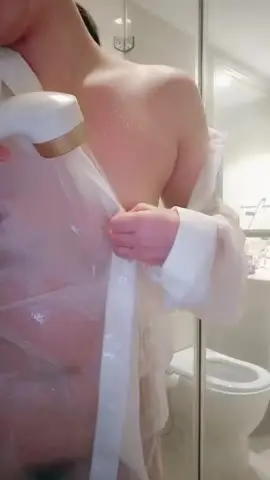 舞蹈系妹子桃子完美肥臀极度诱惑,脱下内裤扭动大屁股,抬腿露穴手指扣弄,翘起双腿特写,骑坐枕头上磨蹭 new