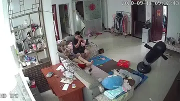 破解居家摄像头 年轻夫妻大白天的就在沙发上啪啪啪~破解居家摄像头 年轻夫妻大白天的就在沙发上啪啪啪 new