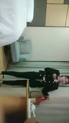 大吉大利探花大长腿外围妹,黑丝大屁股翘着口交,近距离视角拍摄,骑在身上往下猛坐 new