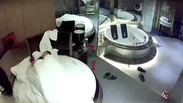 【360破解】领导的金娇玉女,‘不是不让你内射吗,你太过分啦,还不受你控制,你他妈控制过吗,你跟哪个女的控制过’,被骂惨啦! new