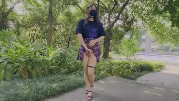 国产CD系列伪娘Luminia在公路旁树荫下的半裸女装飞机 new