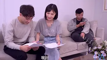 大陆AV剧情：漂亮女房主被新房客热情招待. new
