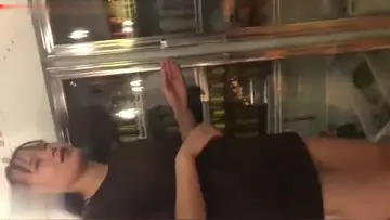 小区楼下便利店一路跟踪偷拍 运动鞋美女干净的美鲍~小区楼下便利店一路跟踪偷拍 运动鞋美女干净的美鲍 new