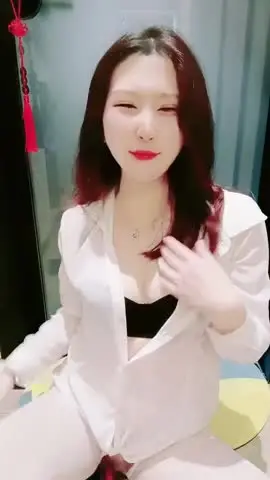 绝顶尤物御姐女神琪琪下海！身材丰满【9分高颜值又甜美】还是个话痨，婴儿肥 水多 撸点极高！~女神下海【琪琪】道具自慰~宛如仙女降临！撸到手都发抖 new