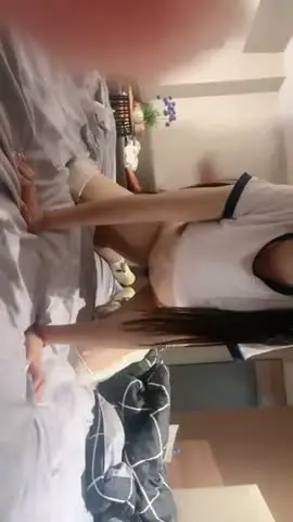 双马尾嫩嫩小萝莉！激情操逼！摄影小哥旁边看的受不了，扶着JB一下挺入，各种姿势轮番输出 new
