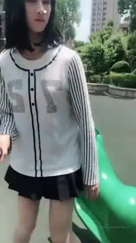国产CD系列伪娘小薰白天小区露出健身区旁打飞机~国产CD系列伪娘小薰白天小区露出健身区旁打飞机 new
