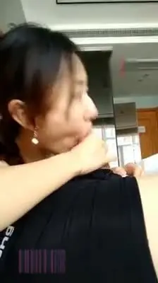 高富帥哥約炮學院派校花級靚妹酒店開房口含大屌被快速抽插雞巴帶出了不少水 new