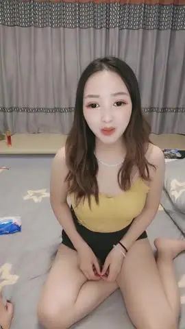 頂 級 女 神 跟 兩 個 好 姐 妹 一 起 大 秀 伺 候 胖 大 哥 new