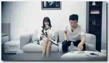 你长得像个娃娃网约甜美系外围小姐姐,大美腿坐在身上吸吮奶子,按着头插嘴沙发上操,抱起来猛操主动骑乘