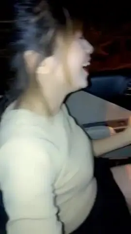 娇小妹子深夜路上边走边跳蛋震动回到车上口交啪啪