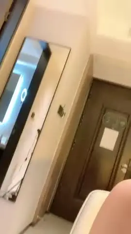 极品网红女神!浴缸湿身极度诱惑!无毛骚穴,洞洞被扣大,从下往上视角特写,揉搓阴蒂