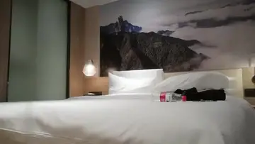 黑丝无毛逼刚下海不久的极品小少妇,情趣乳夹小铃铛看着好有感觉,逼逼里塞着跳蛋自慰呻吟A new
