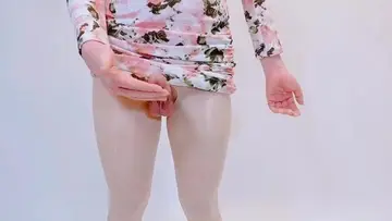 红色妖姬极度调教小伙给她舔骚逼喝尿A new
