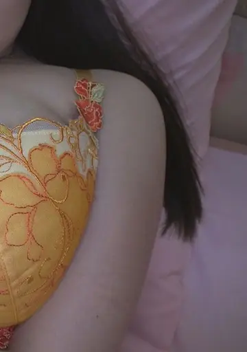 FC2-1703109 秘密の乱交パーティーに潜入㉖爆乳を超えた超乳!ブルンブルンと揺れるKカップおっぱい♥おっさん達も大興奮で我慢出来ずに続々と中出し♪※高画
