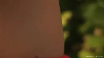 733 ролика ~~Mary Mary fucks a dildo in the garden