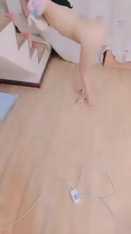 萝莉萌妹被炮友随意玩弄叫声喋喋好听