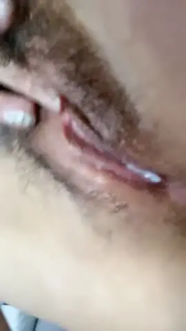 新人颜值女神!近期下海5小时大秀!外表甜美,杂乱多毛骚逼,很敏感揉搓流出白浆,振动棒磨蹭