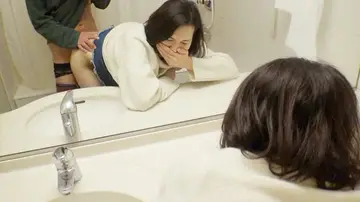 FC2-1602297 【無・素人個撮】責め好きヤリマン痴女人妻の持込み企画!旦那さんが居る部屋のシャワー室でこっそり不倫中出しセックス!喘ぎ声を必死に我慢しヨ