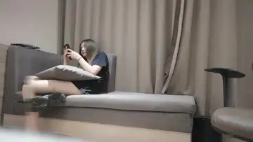 黑絲豹紋情趣誘惑風騷姐妹花在房間讓幾個大哥放肆玩弄,道具抽插摳逼滴蠟誘惑,牀上浴室各種玩弄爆草A