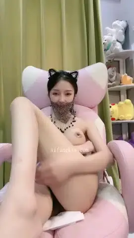推荐!古都洛阳女神【若曦555车模】COS宫廷格格 姨妈期扣B!~若曦555车模 20220901-143505 new