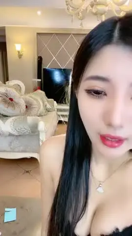 精彩来袭!新人女神刚下海!168CM黑丝美腿,小尺度喜欢玩诱惑,舔弄假屌磨蹭骚穴,翘起美臀 new