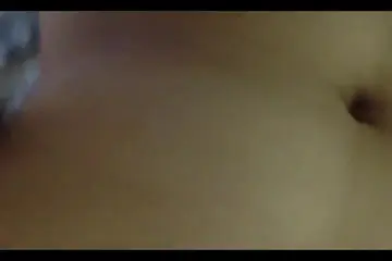 刚破处不久的超嫩妹子和我做爱时 夹得我鸡巴超痛1