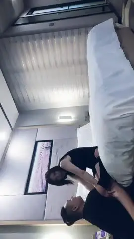 2021-8-12 夜太美丶赵总换换口味肥臀巨乳少妇，脱掉衣服扭腰热舞，乳推舔屌服务挺周到，双腿肩上扛快速打桩