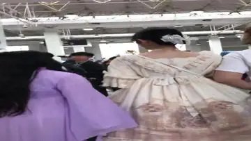 (人间水蜜桃)和姐妹一起共享一个小哥哥
