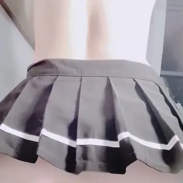 肌肤超级白皙粉嫩网红美少女【里有】水嫩多汁敏感粉穴潮吹体质,青春水手服洋溢少女气息