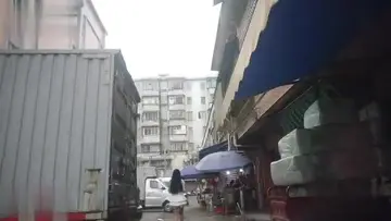 站街女探花辉哥肇庆县城城中村扫街250元被百褶裙卖淫女带到简陋出租吃快餐